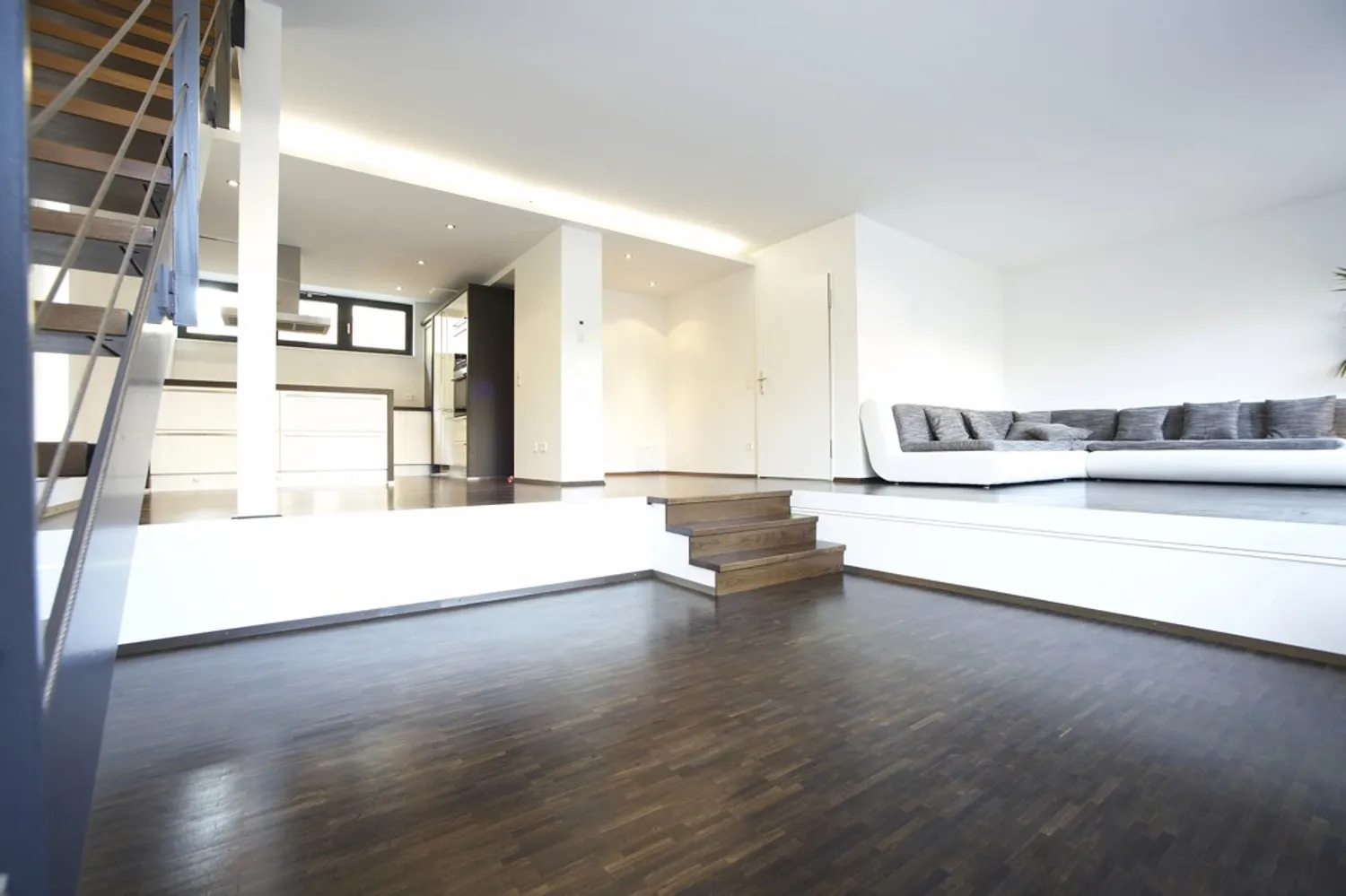 4 Zimmer Wohnung mit 128 m² in Stuttgart – Bild 2