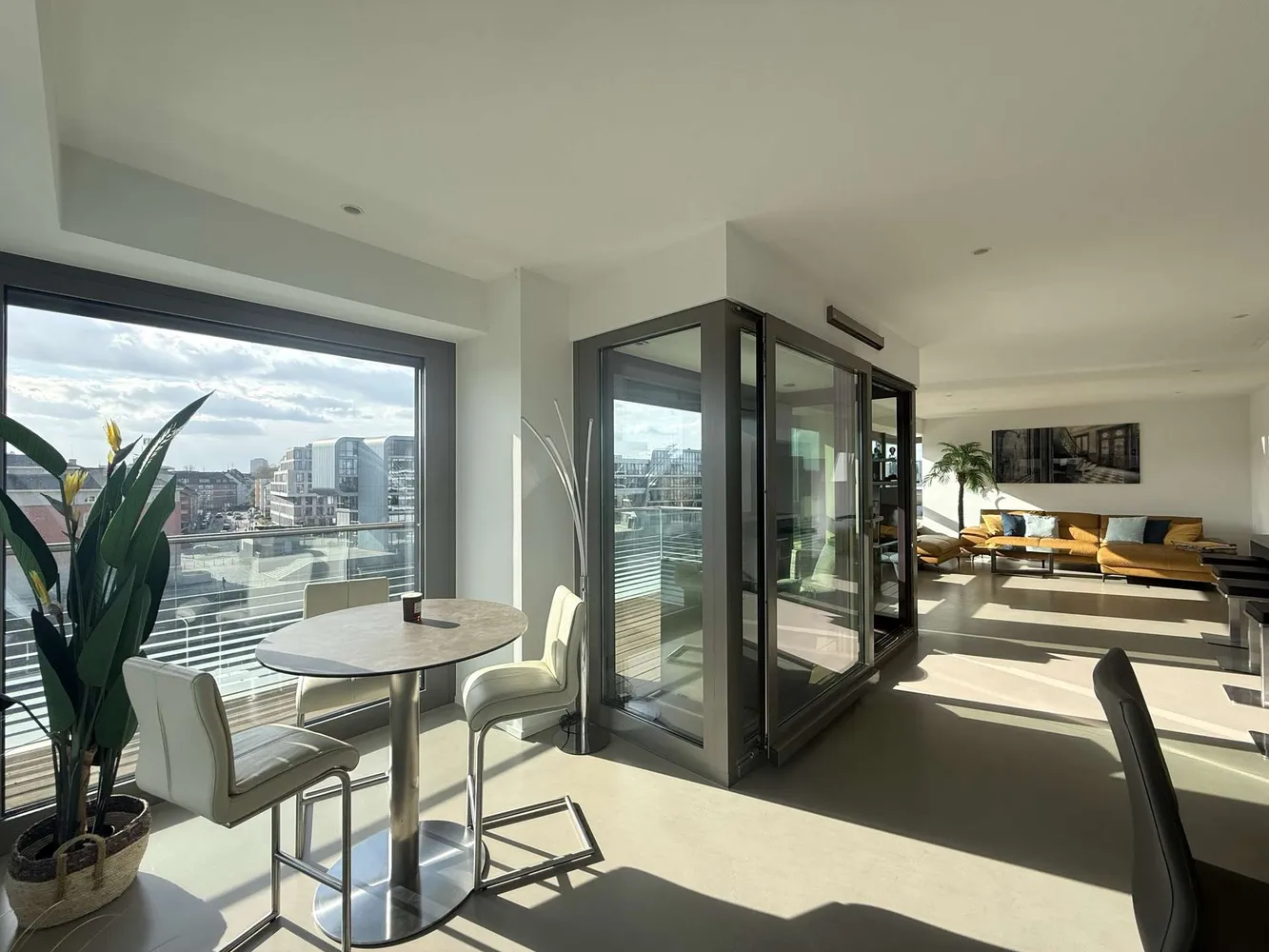 2 Zimmer Wohnung mit 133 m² in Köln – Bild 4