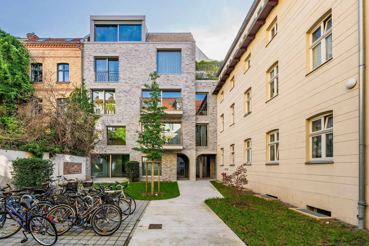 4 Zimmer Wohnung mit 150 m² in Berlin – Bild 1