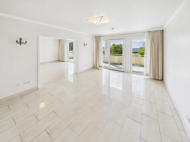 5 Zimmer Wohnung mit 158 m² in Wiesbaden – Bild 2