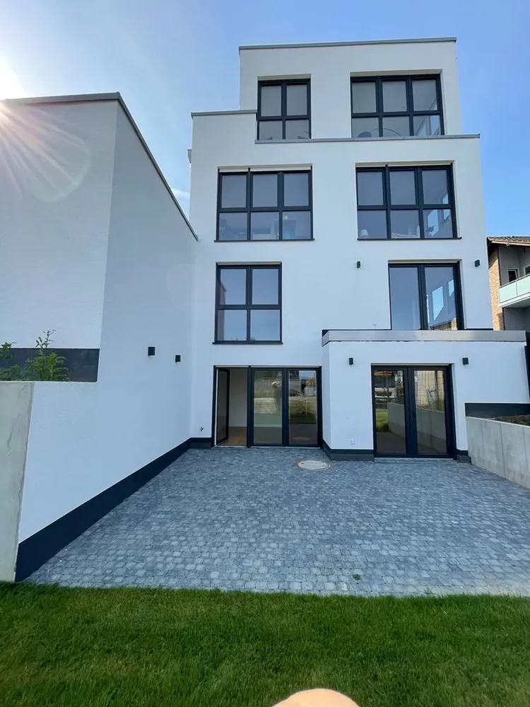 6 Zimmer Wohnung mit 151 m² in Bornheim – Bild 1