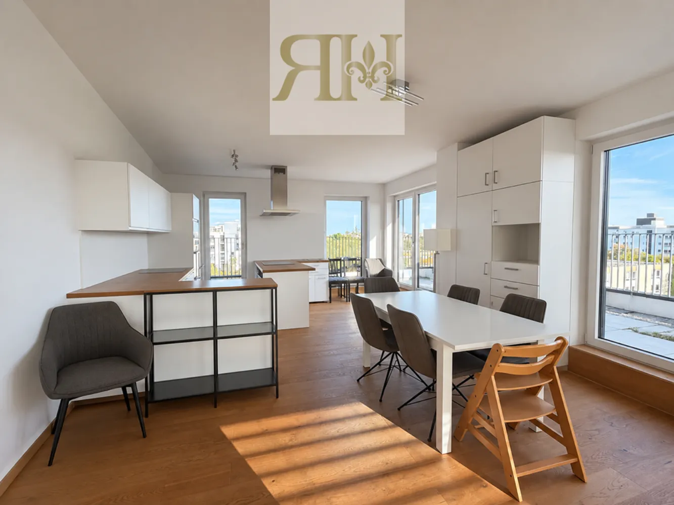 4 Zimmer Wohnung mit 144 m² in München – Bild 2