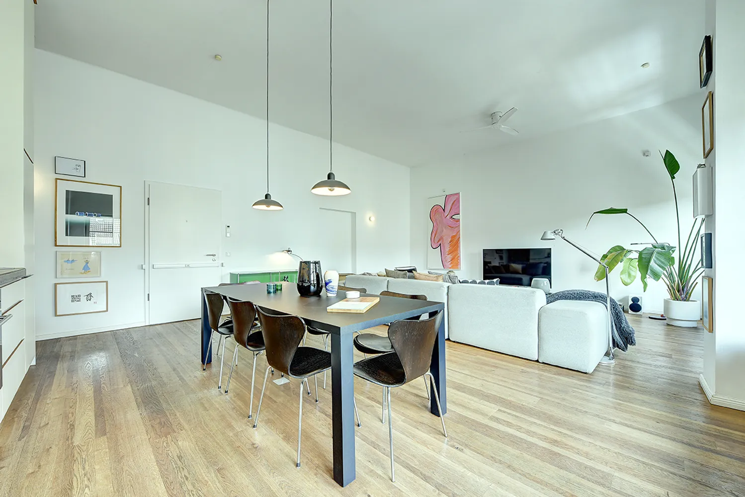 2 Zimmer Wohnung mit 107 m² in Düsseldorf – Bild 8