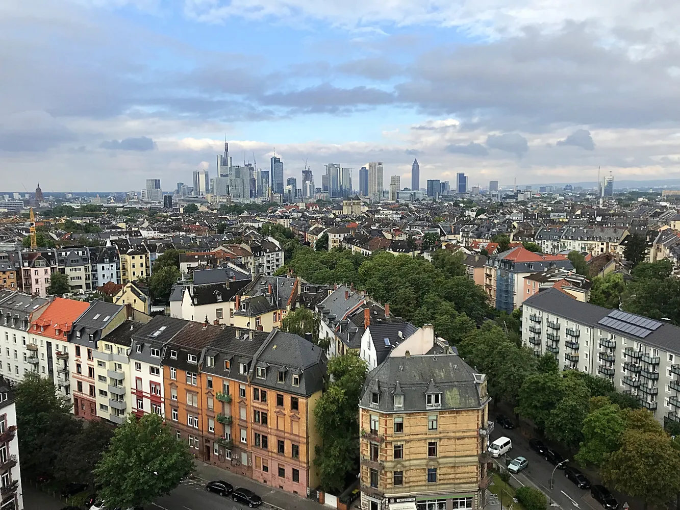 4 Zimmer Wohnung mit 98 m² in Frankfurt am Main – Bild 2