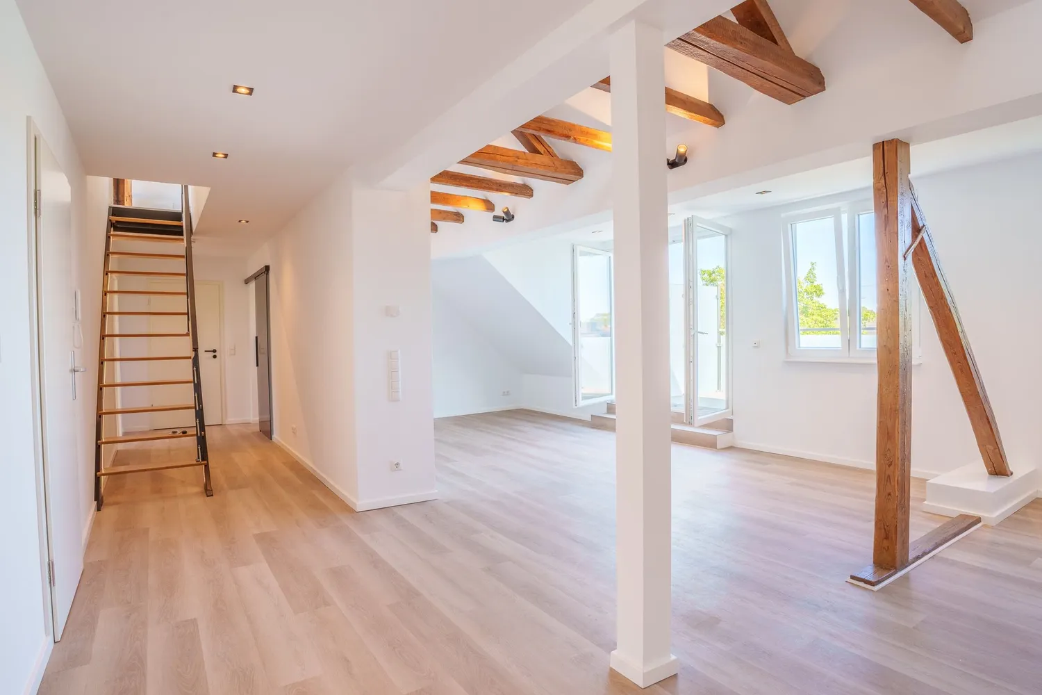 2 Zimmer Wohnung mit 125 m² in Essen – Bild 1