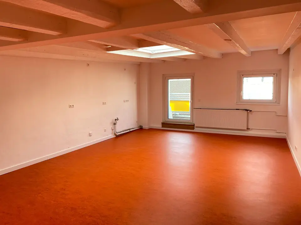 10 Zimmer Wohnung mit 277 m² in Hannover – Bild 1