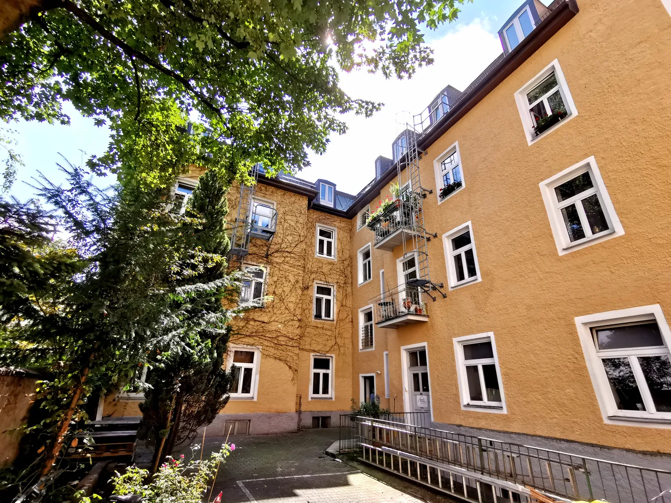 3 Zimmer Wohnung mit 93 m² in München – Bild 1