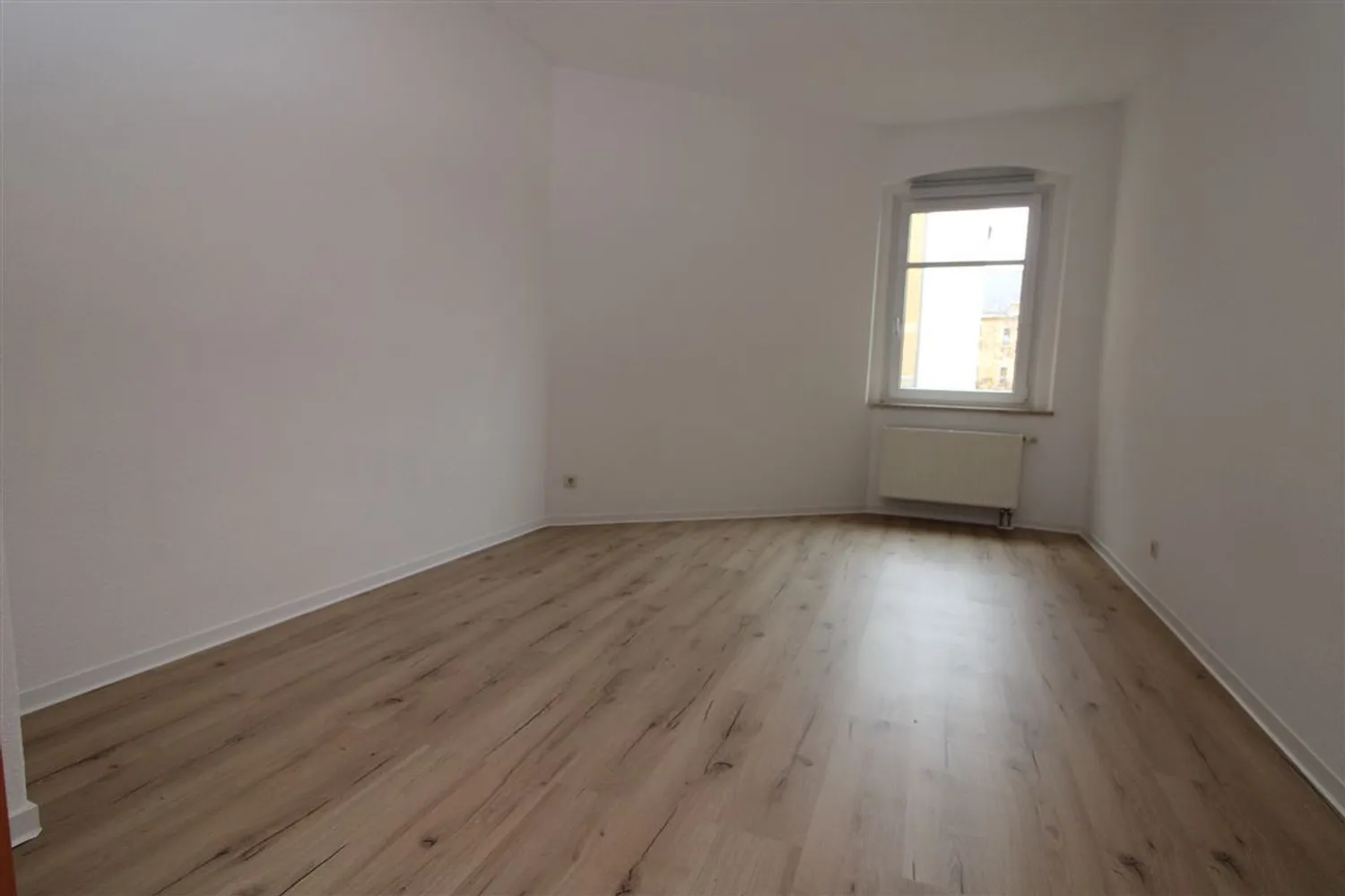 4 Zimmer Wohnung mit 117 m² in Plauen – Bild 1