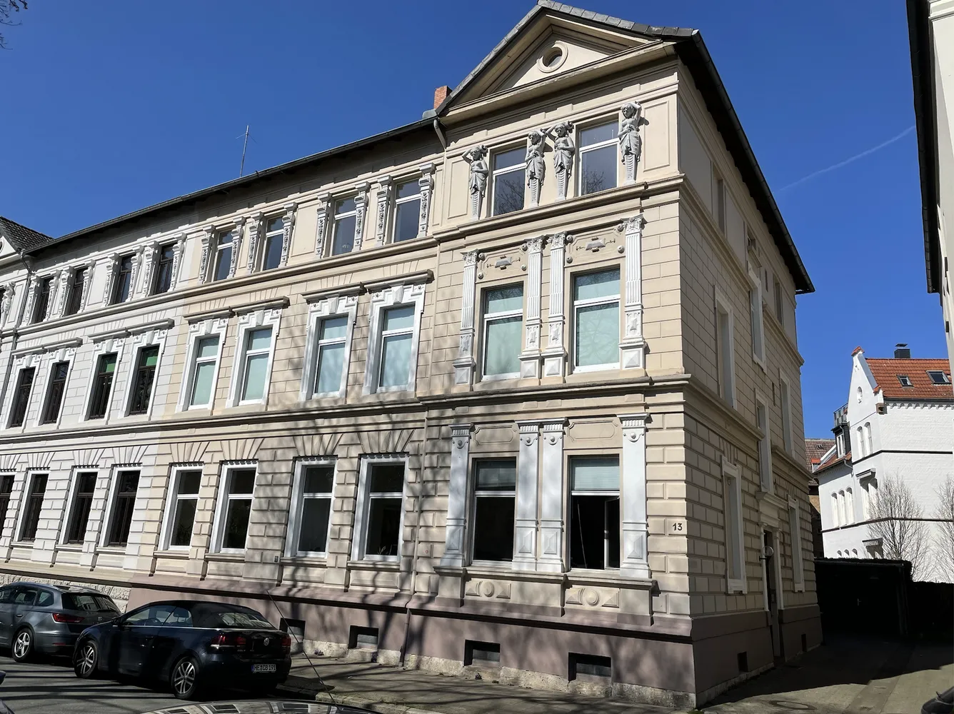 6 Zimmer Wohnung mit 213 m² in Braunschweig – Bild 1