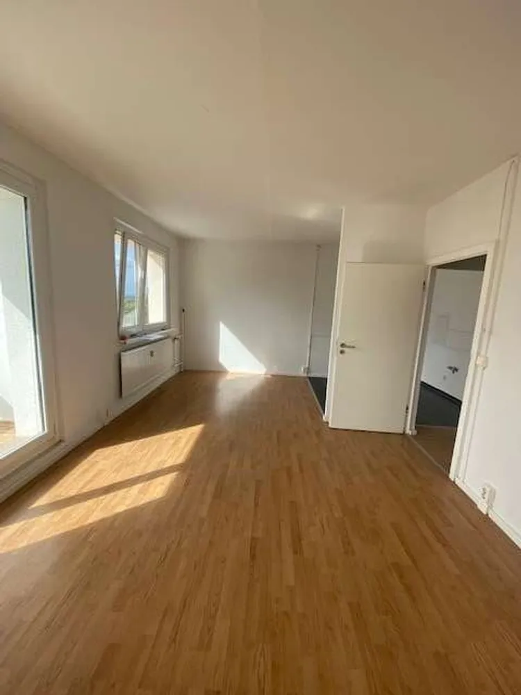6 Zimmer Wohnung mit 112 m² in Halle (Saale) – Bild 1