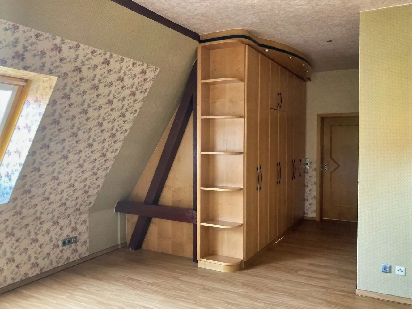 5 Zimmer Wohnung mit 210 m² in Sangerhausen – Bild 1