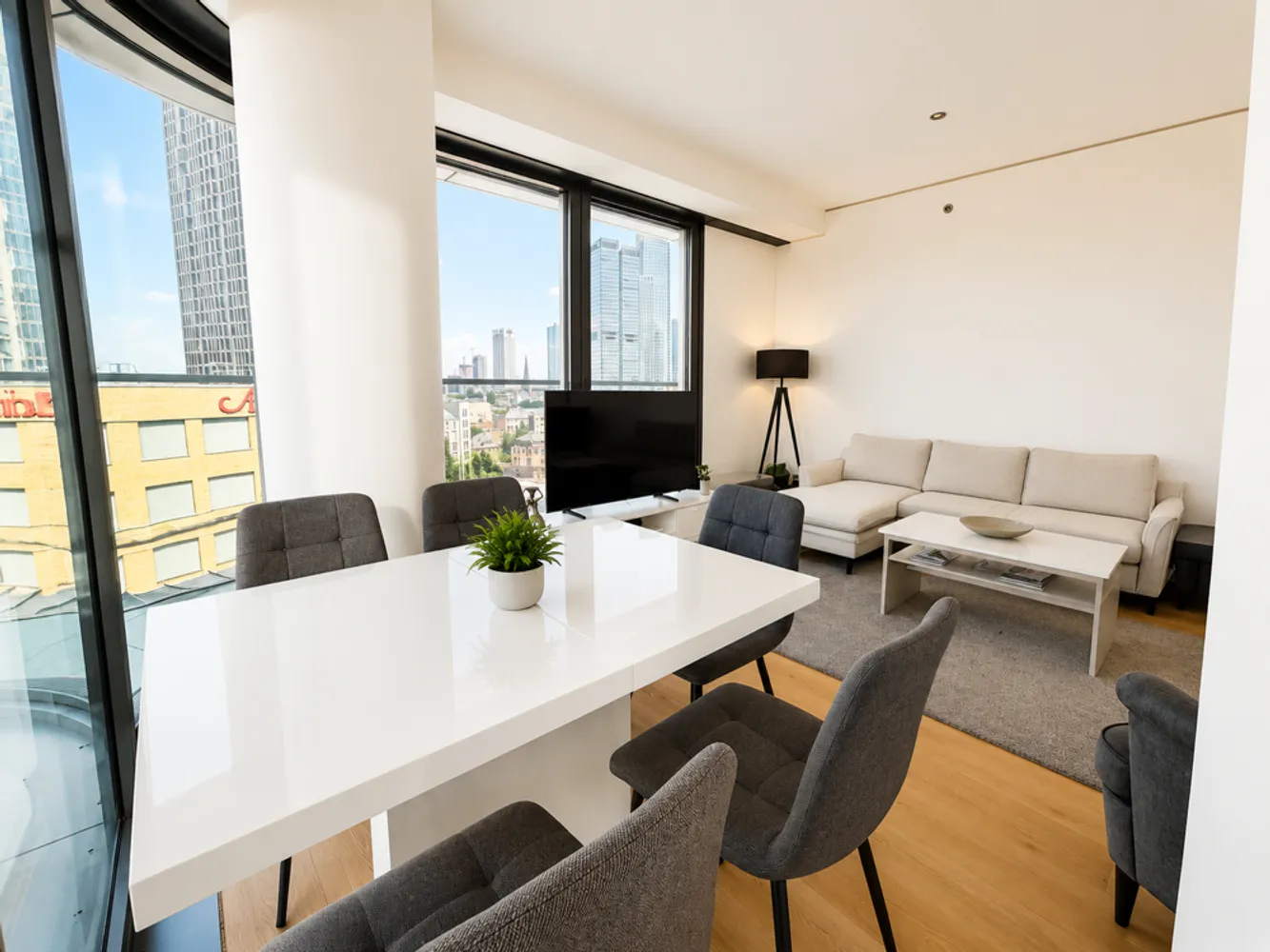 4 Zimmer Wohnung mit 107 m² in Frankfurt am Main – Bild 2
