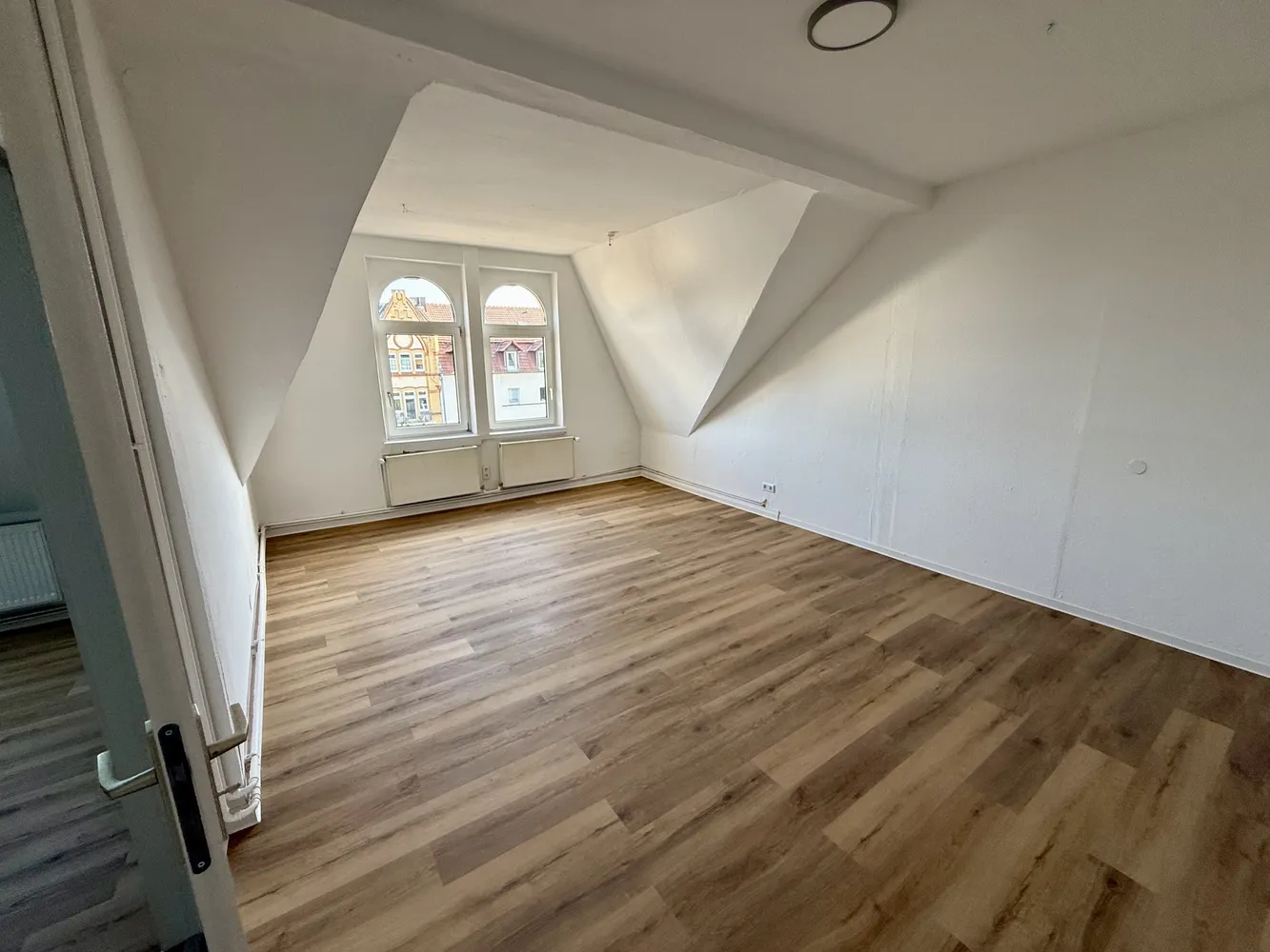 7 Zimmer Wohnung mit 150 m² in Kassel – Bild 8