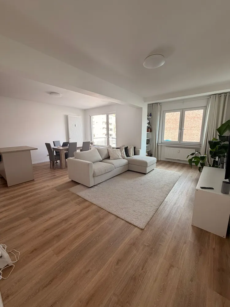 5 Zimmer Wohnung mit 121 m² in Düsseldorf – Bild 1