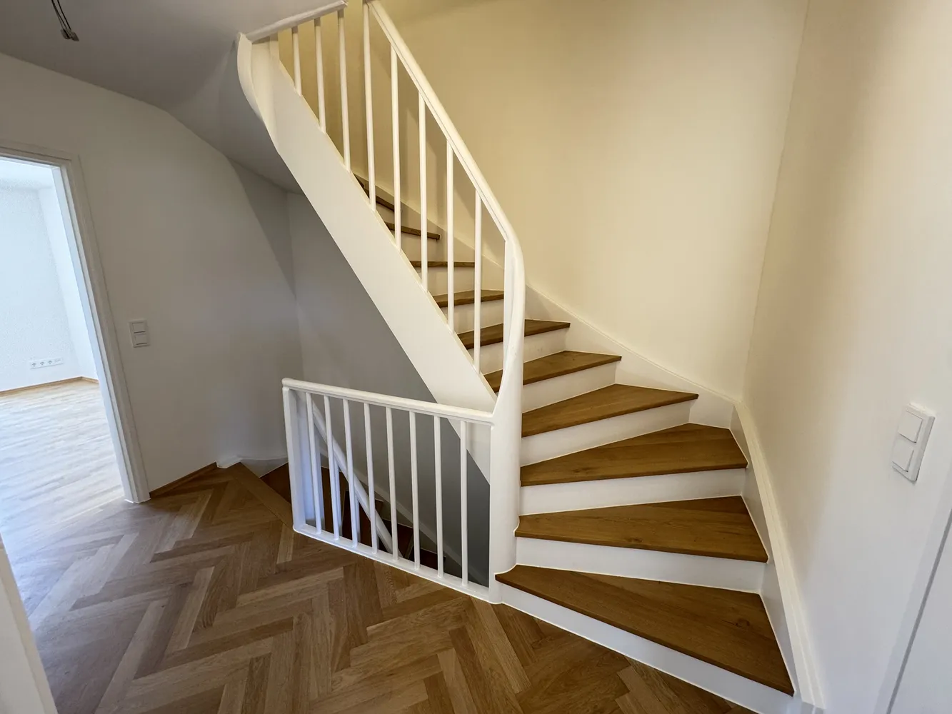 6 Zimmer Haus mit 181 m² in München – Bild 12