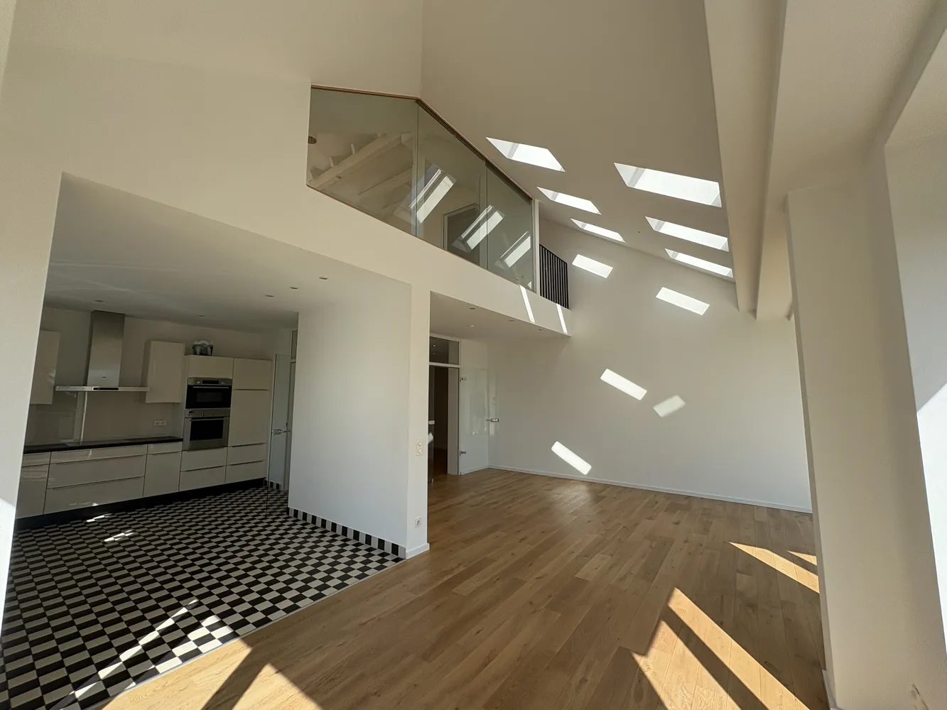 5 Zimmer Wohnung mit 194 m² in Düsseldorf – Bild 2