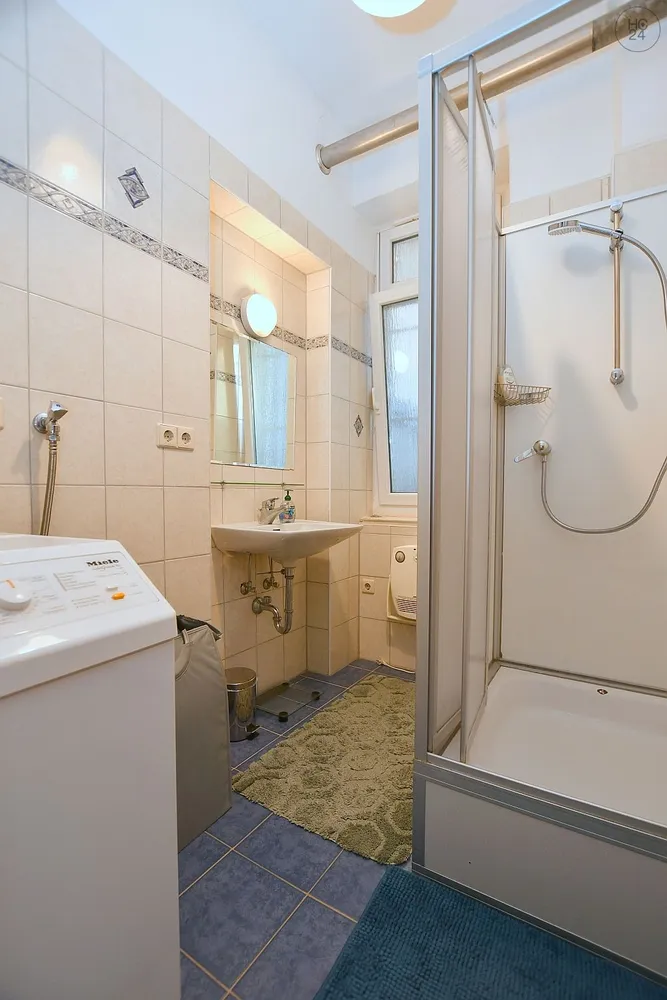 1 room apartment with 40 m² in Stuttgart – Photo 4