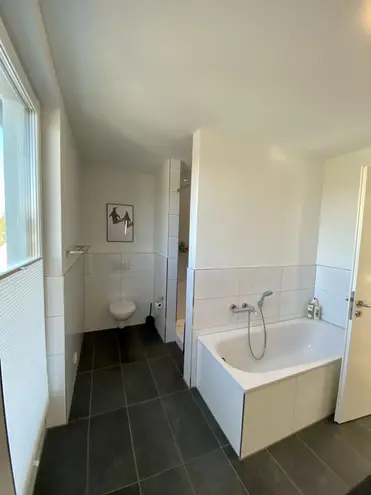 2 Zimmer Wohnung mit 108 m² in Düsseldorf – Bild 3