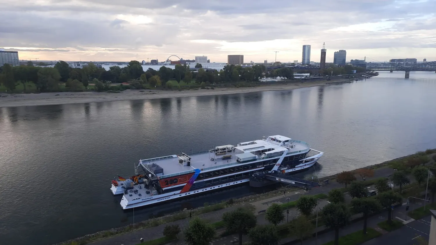 3 Zimmer Wohnung mit 117 m² in Köln – Bild 1
