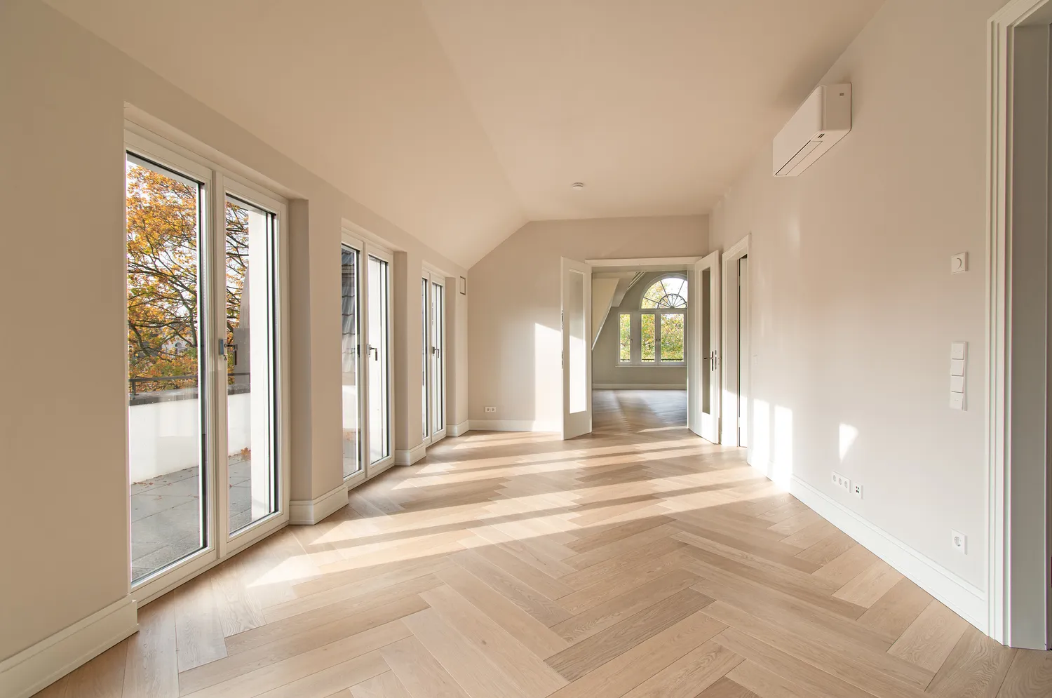 6 Zimmer Wohnung mit 287 m² in Hamburg – Bild 3