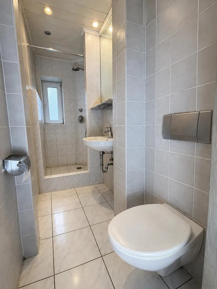 2 Zimmer Wohnung mit 72 m² in Düsseldorf – Bild 2