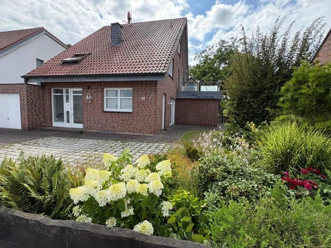 4 Zimmer Wohnung mit 130 m² in Mönchengladbach – Bild 1