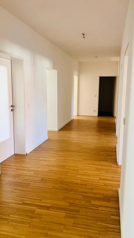 4 Zimmer Wohnung mit 161 m² in München – Bild 3