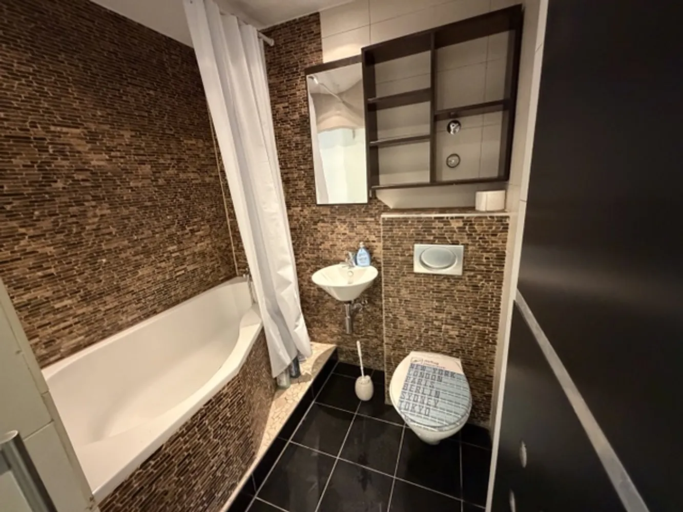 1 room apartment with 50 m² in Berlin – Photo 3