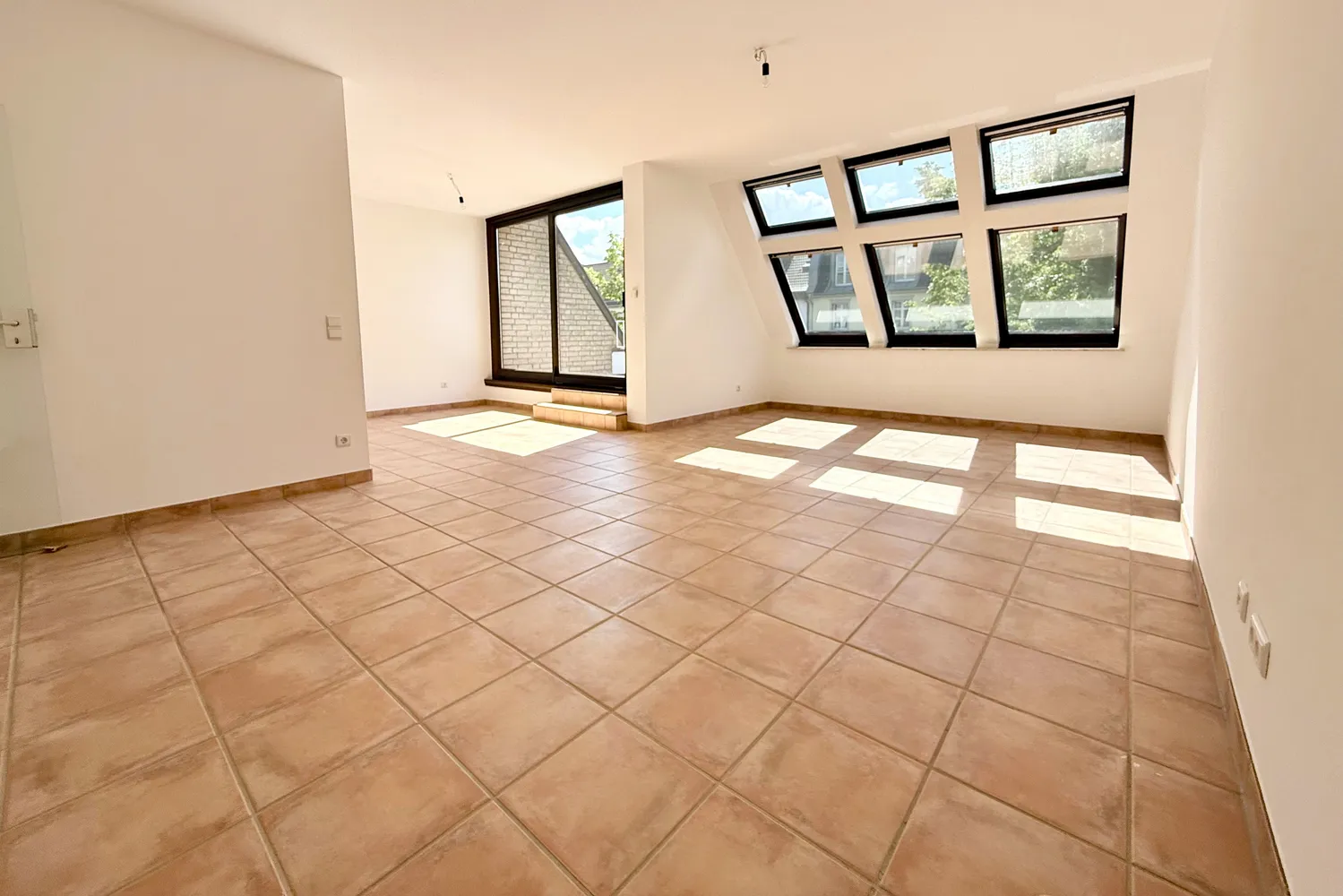 2 Zimmer Wohnung mit 84 m² in Düsseldorf – Bild 2