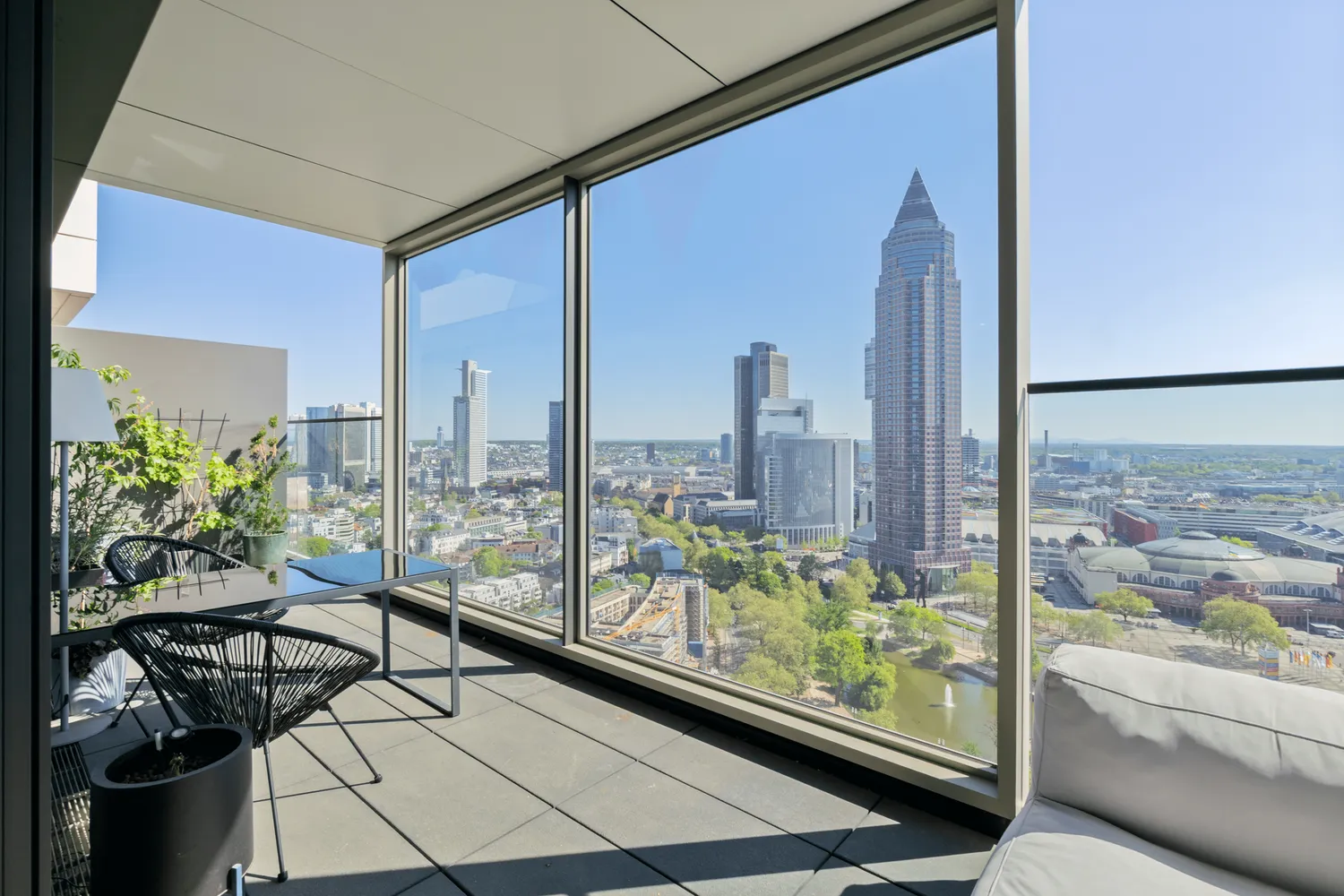 3 Zimmer Wohnung mit 109 m² in Frankfurt am Main – Bild 1