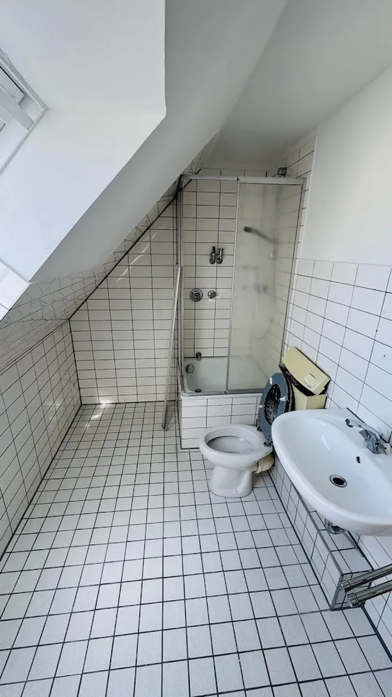 4 Zimmer Wohnung mit 106 m² in Düsseldorf – Bild 2