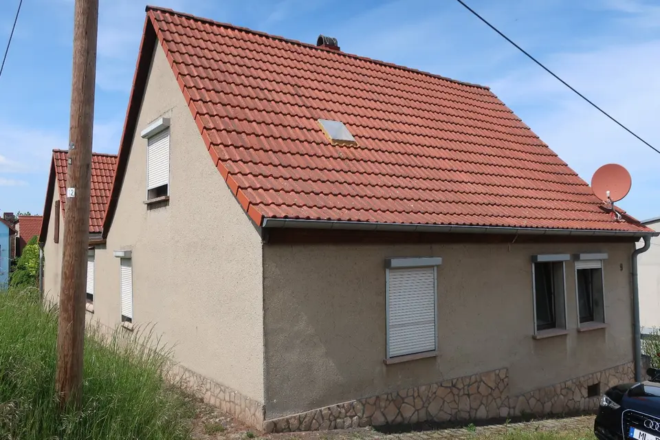 6 room house with 94 m² in Aschersleben – Photo 1