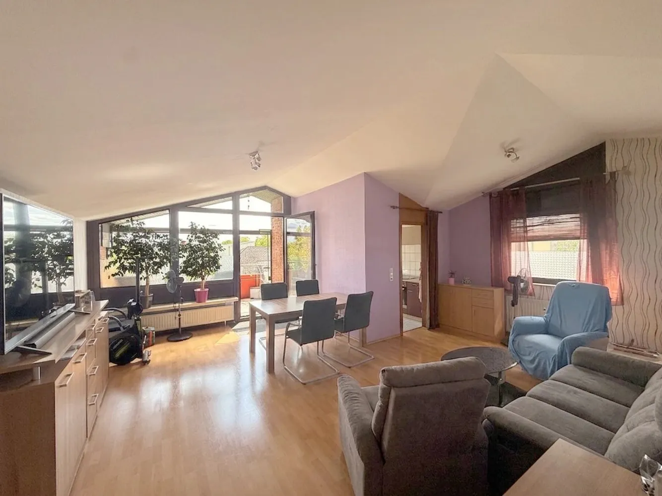 4 Zimmer Wohnung mit 95 m² in Köln – Bild 1