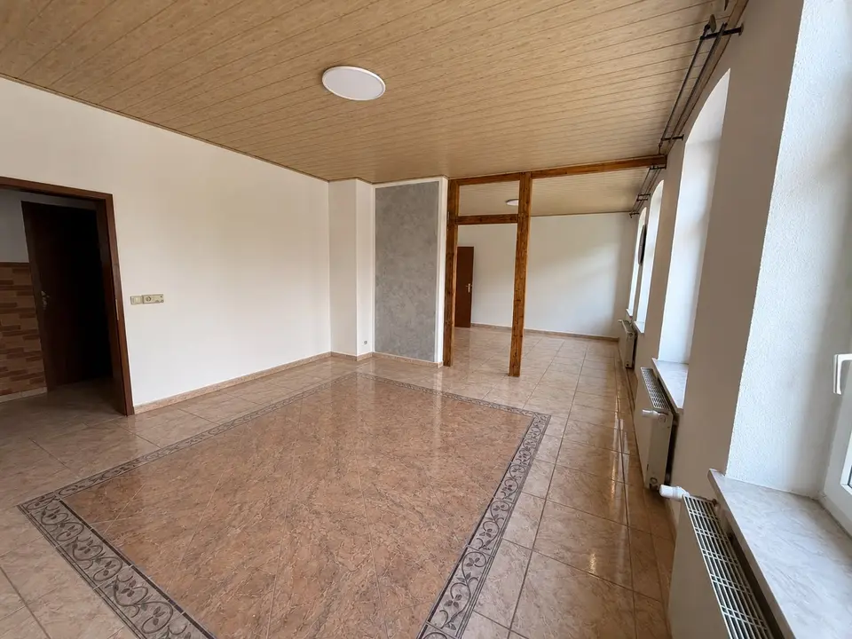 4 Zimmer Wohnung mit 135 m² in Zwickau – Bild 1