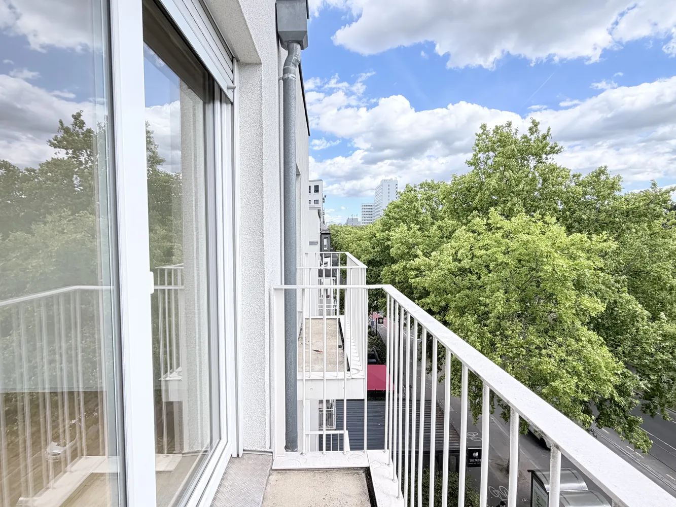 2 room apartment with 90 m² in Frankfurt am Main – Photo 1