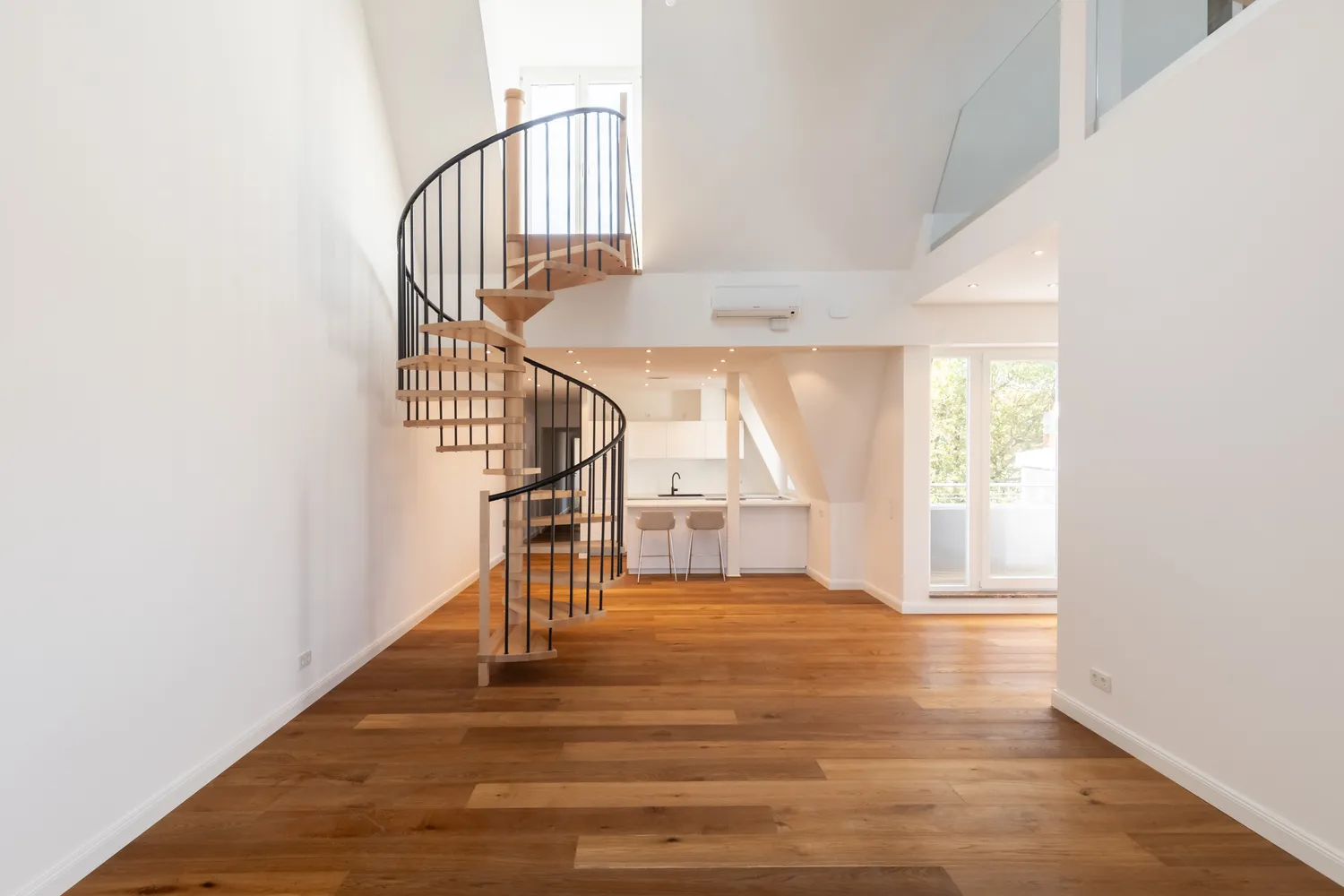 6 Zimmer Wohnung mit 161 m² in Berlin – Bild 2