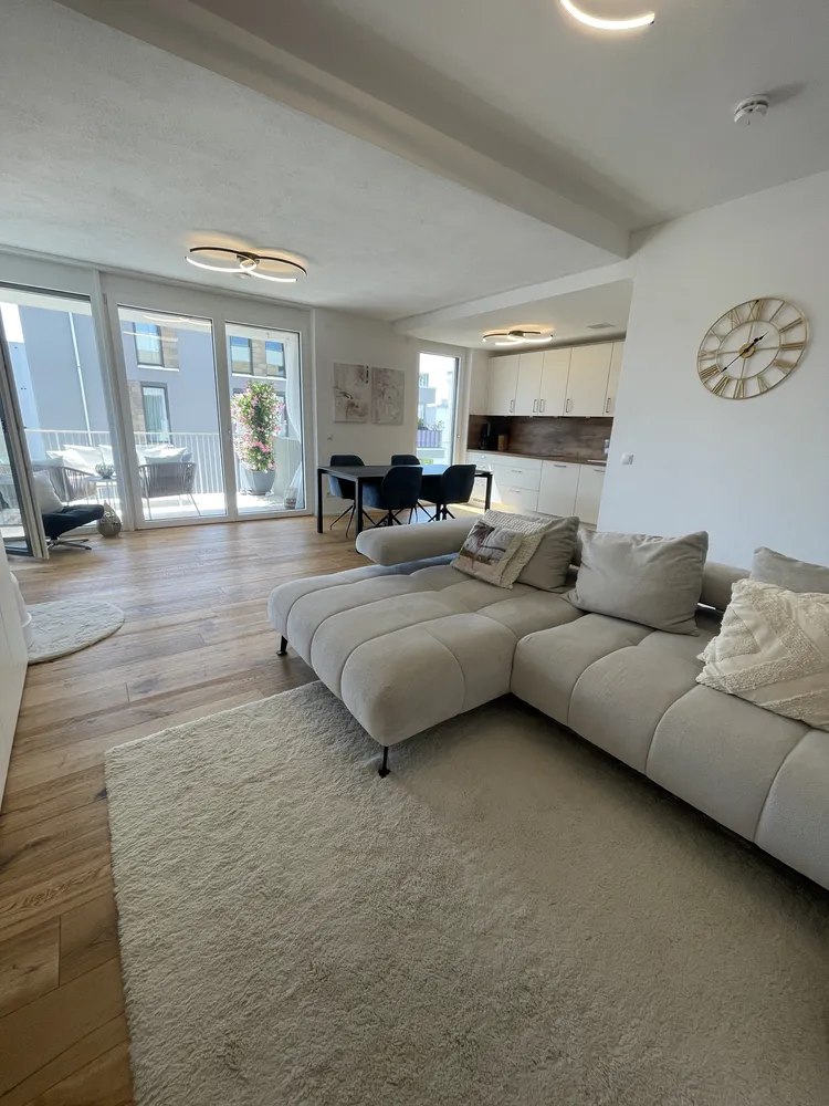 4 Zimmer Wohnung mit 100 m² in Augsburg – Bild 2