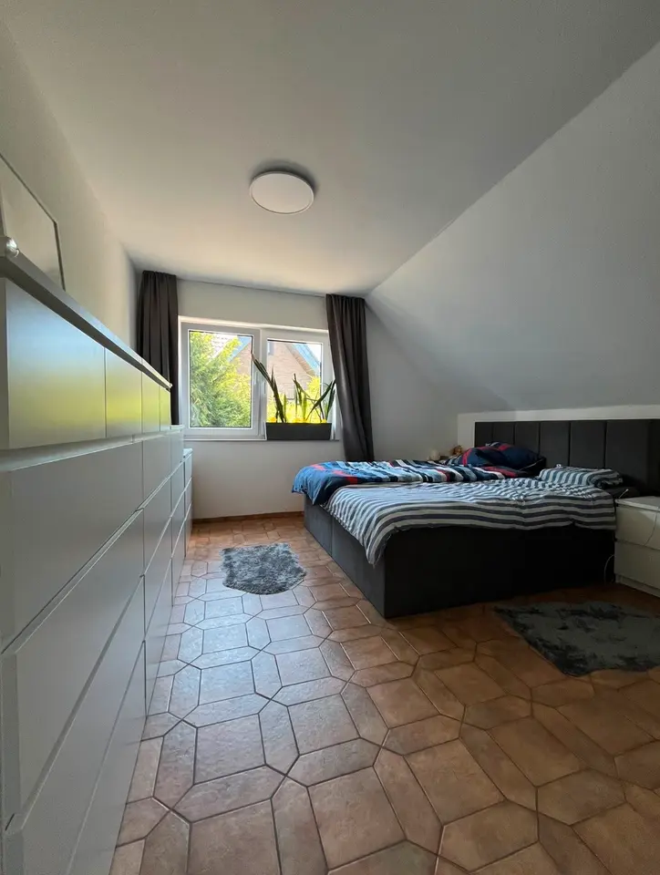 3 Zimmer Wohnung mit 100 m² in Krefeld – Bild 2