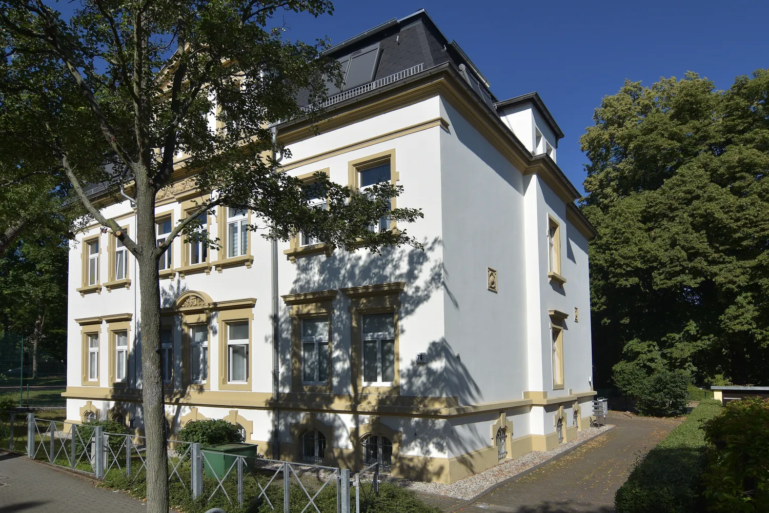 4 Zimmer Wohnung mit 172 m² in Dresden – Bild 1