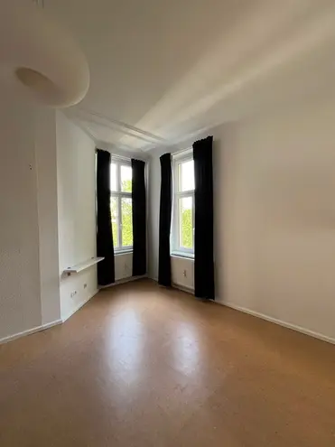 2 Zimmer Wohnung mit 77 m² in Berlin – Bild 2
