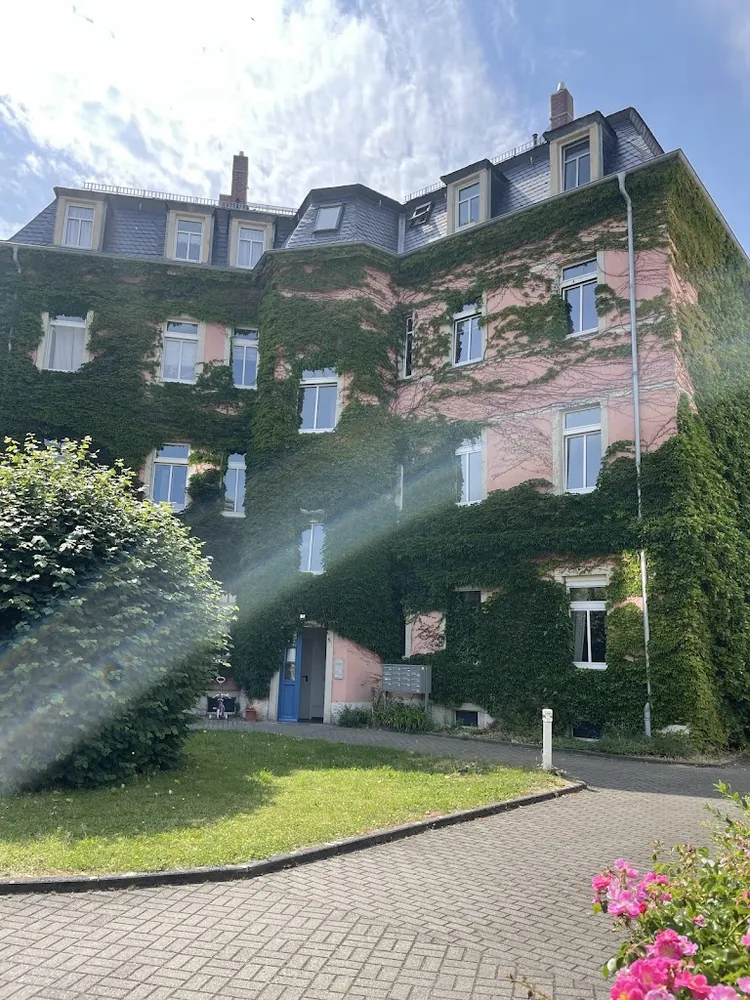 4 Zimmer Wohnung mit 110 m² in Dresden – Bild 1