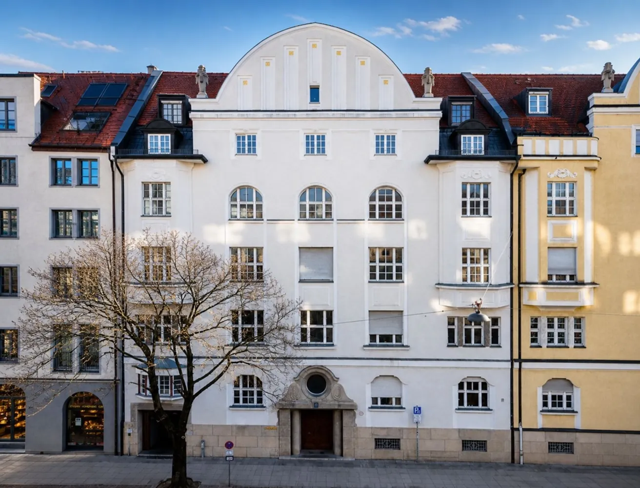 5 room apartment with 212 m² in Munich – Photo 1