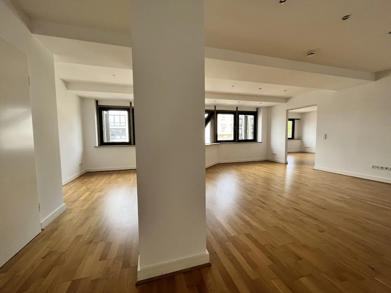 4 Zimmer Wohnung mit 160 m² in Wiesbaden – Bild 2