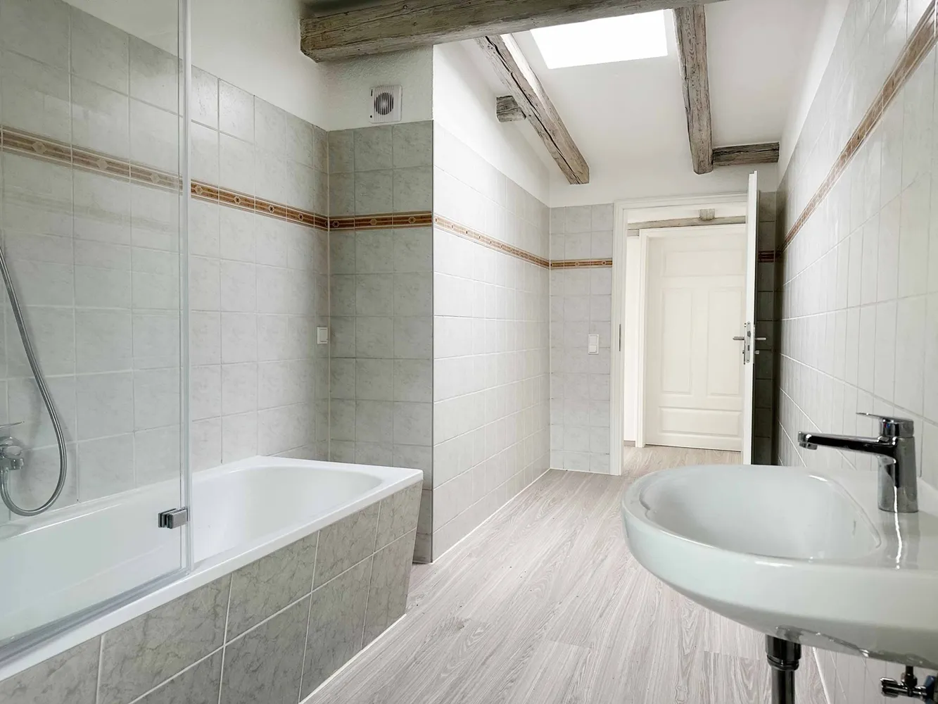5 Zimmer Wohnung mit 108 m² in Halle (Saale) – Bild 3
