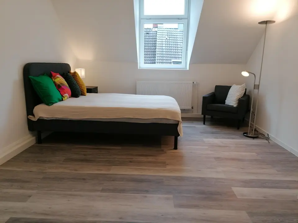 6 Zimmer Wohnung mit 105 m² in Leverkusen – Bild 2