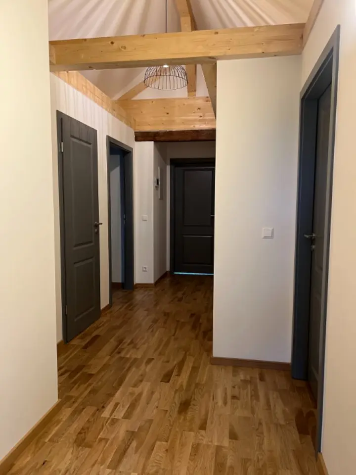 8 Zimmer Wohnung mit 221 m² in Stuttgart – Bild 7