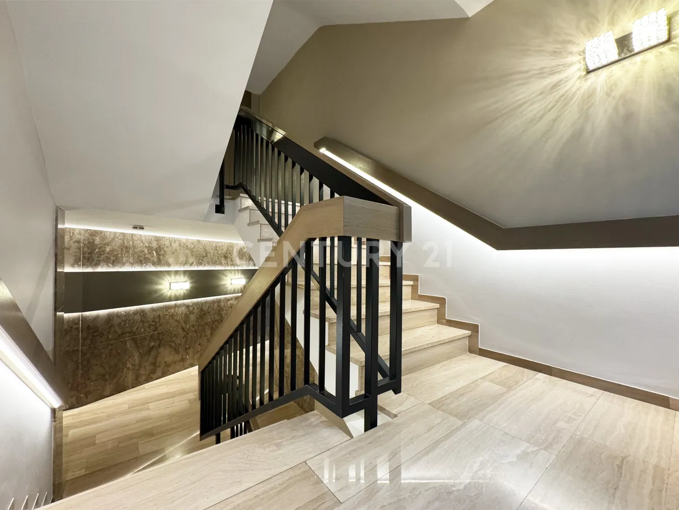 4 Zimmer Wohnung mit 165 m² in Frankfurt am Main – Bild 2