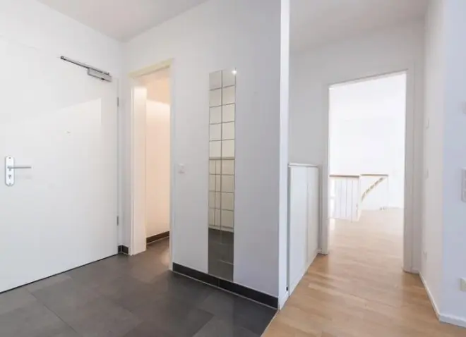 3 Zimmer Wohnung mit 98 m² in München – Bild 2
