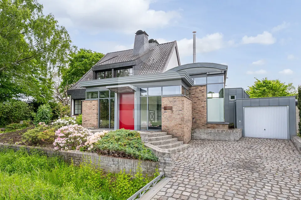 8 Zimmer Haus mit 243 m² in Grevenbroich – Bild 1