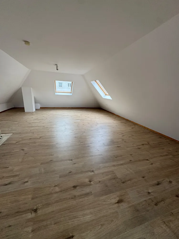 4 Zimmer Wohnung mit 125 m² in Köln – Bild 1